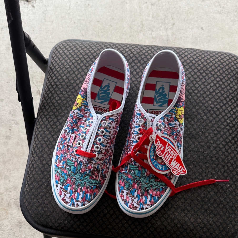 Vans Where's Waldo? Colorful Shoe Box